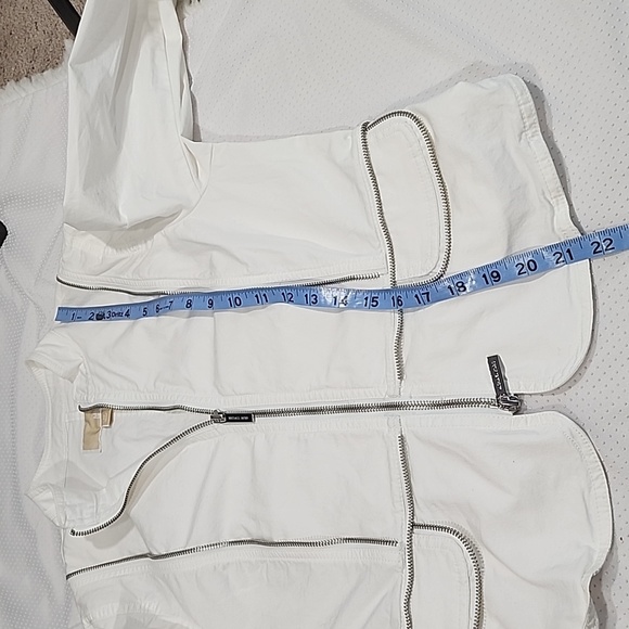 Michael Kors White Zippered Jacket. 10 - Picture 14 of 16